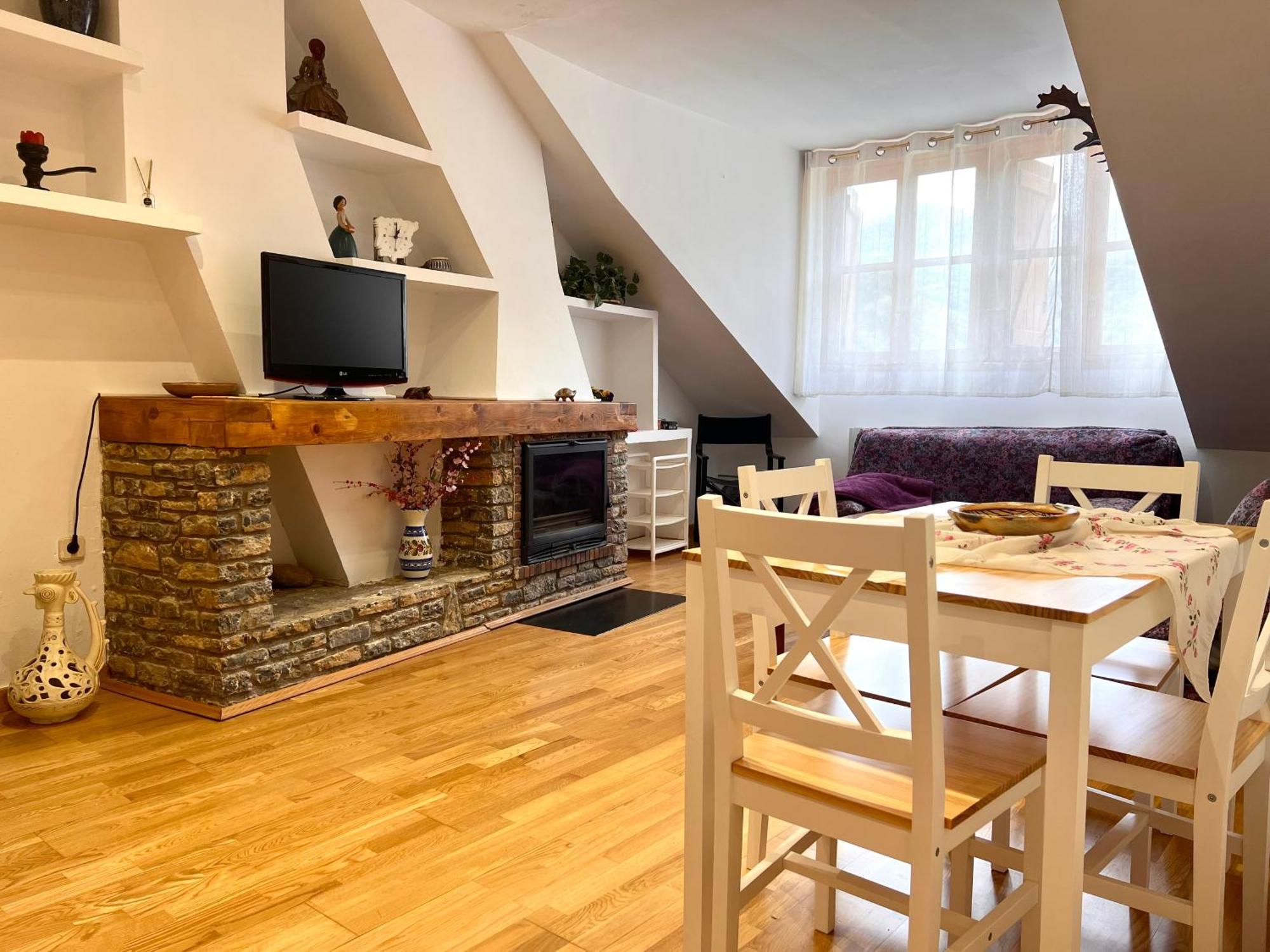 Apartamento Centrico Con Parking - L'Amfitriona Rialp Exterior foto