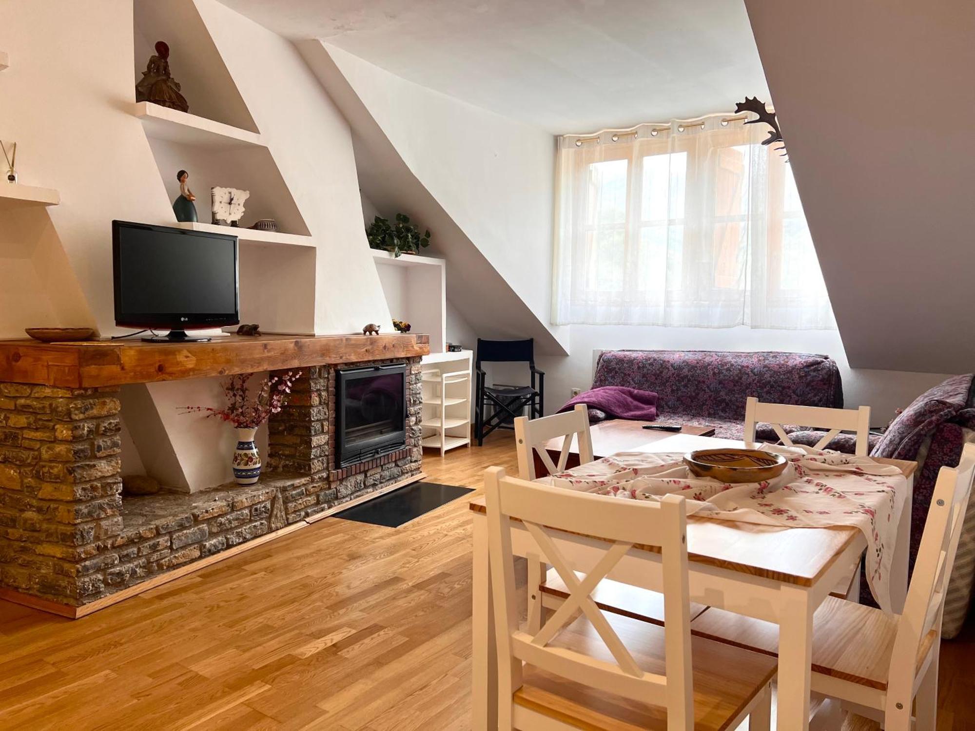 Apartamento Centrico Con Parking - L'Amfitriona Rialp Exterior foto